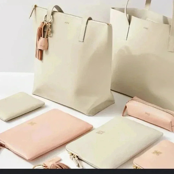 Mark Graham Grey EVERYDAY ITALIAN LEATHER
ZIPPER TOTE LIKE NEW - Picture 3 of 6